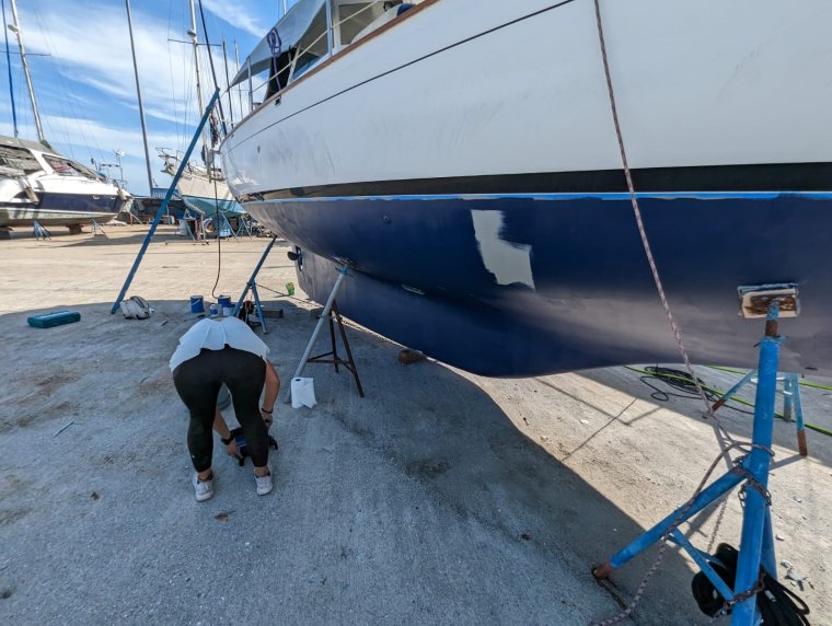 Painting process - 1st antifoul over primer