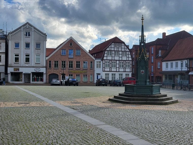 Det lille torget i byen - før det andre, litt større torget.... Det lille torget i byen - før det andre, litt større torget....