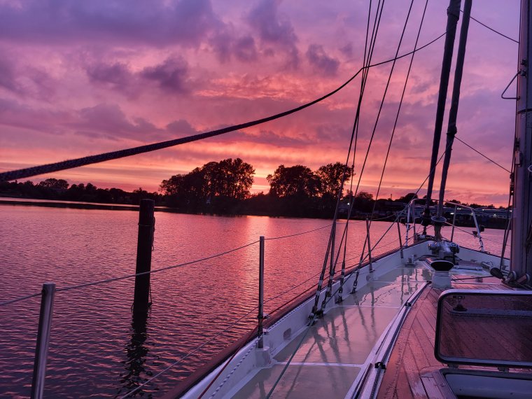 Fin solnedgang over Rendsburg. Hadde et ikke vært for denne tannlegetimen, hadde vi gått glipp av dette.... Så SMIL! Fin solnedgang over Rendsburg. Hadde et ikke vært for denne tannlegetimen, hadde vi gått glipp av dette.... Så SMIL!