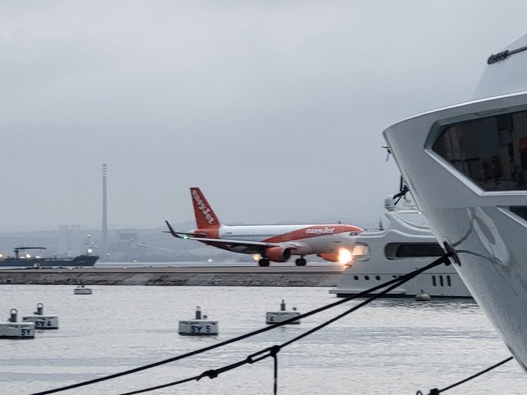 Flystripa helt nede ved marinaen