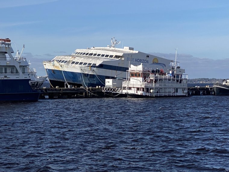 Le bateau casino sombre... Le bateau casino sombre...