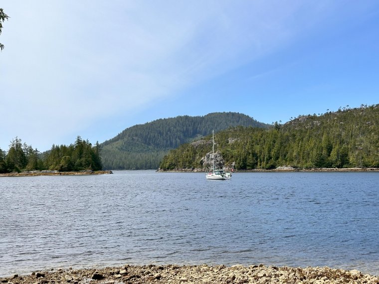 BeTrue comfortably anchored in Queen Cove